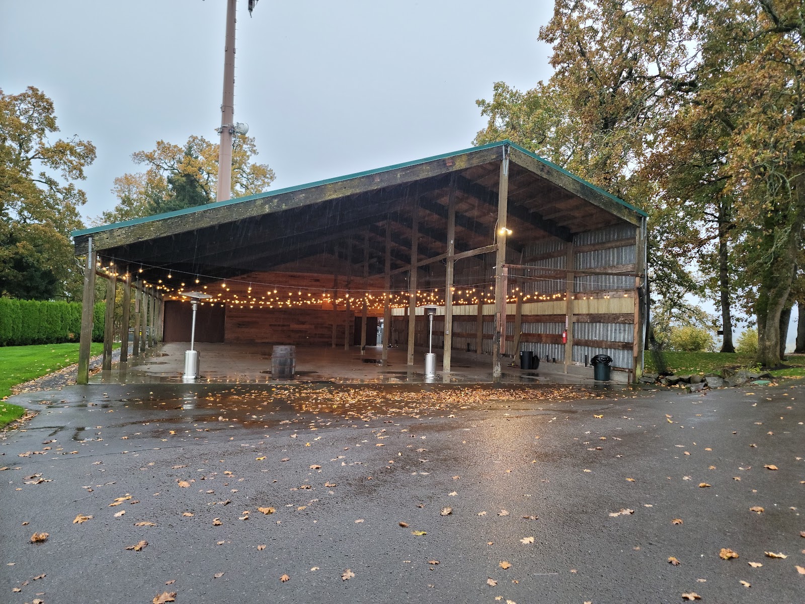 Scholls Valley Lodge