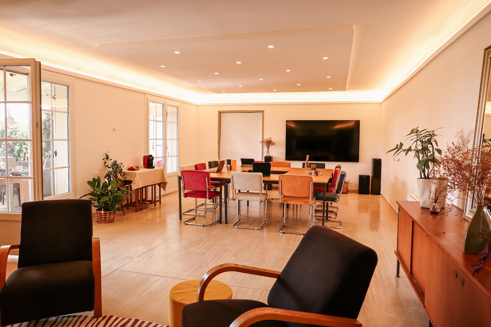 🕊️ Hirondelle – Maison Camarguaise de Séminaire & Réceptions 📍 À Lunel, entre Montpellier et la Camargue