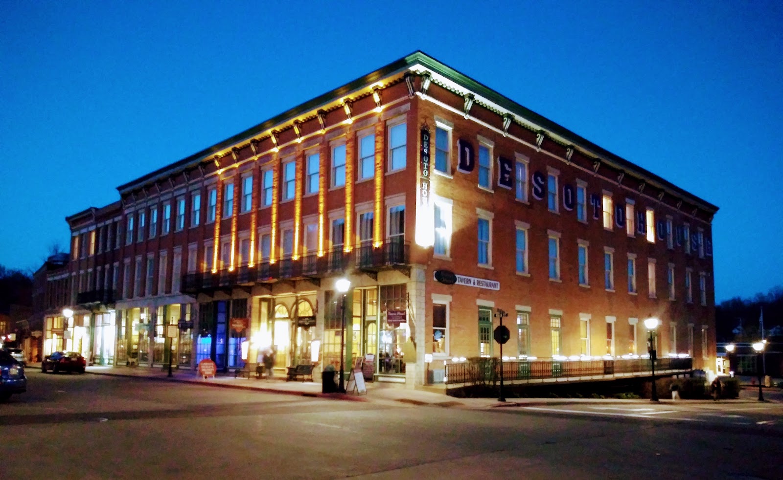 DeSoto House Hotel