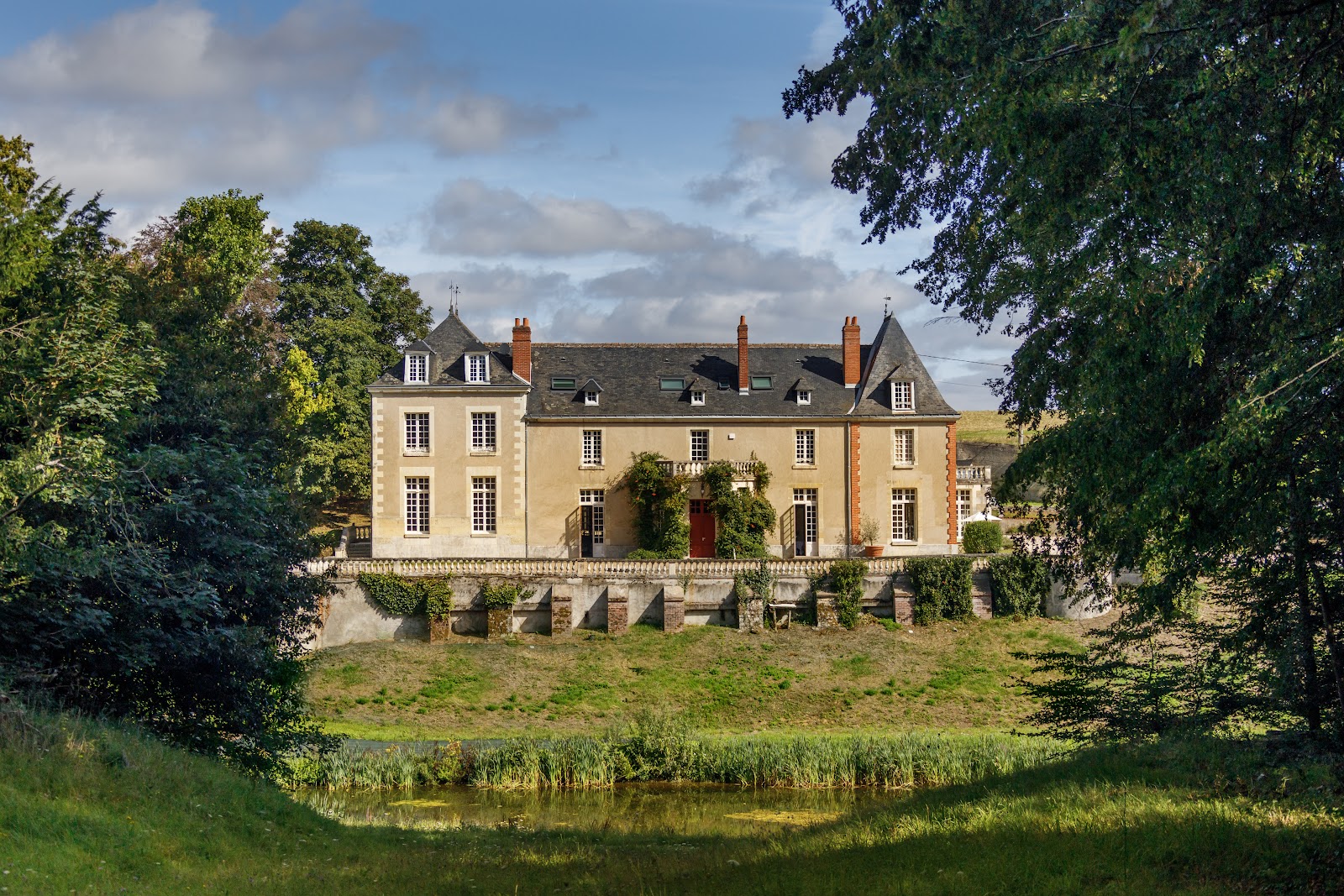 Château de la Huberdière : Hôtel, piscine chauffée, salle de réception et mariage, centre Val de Loire