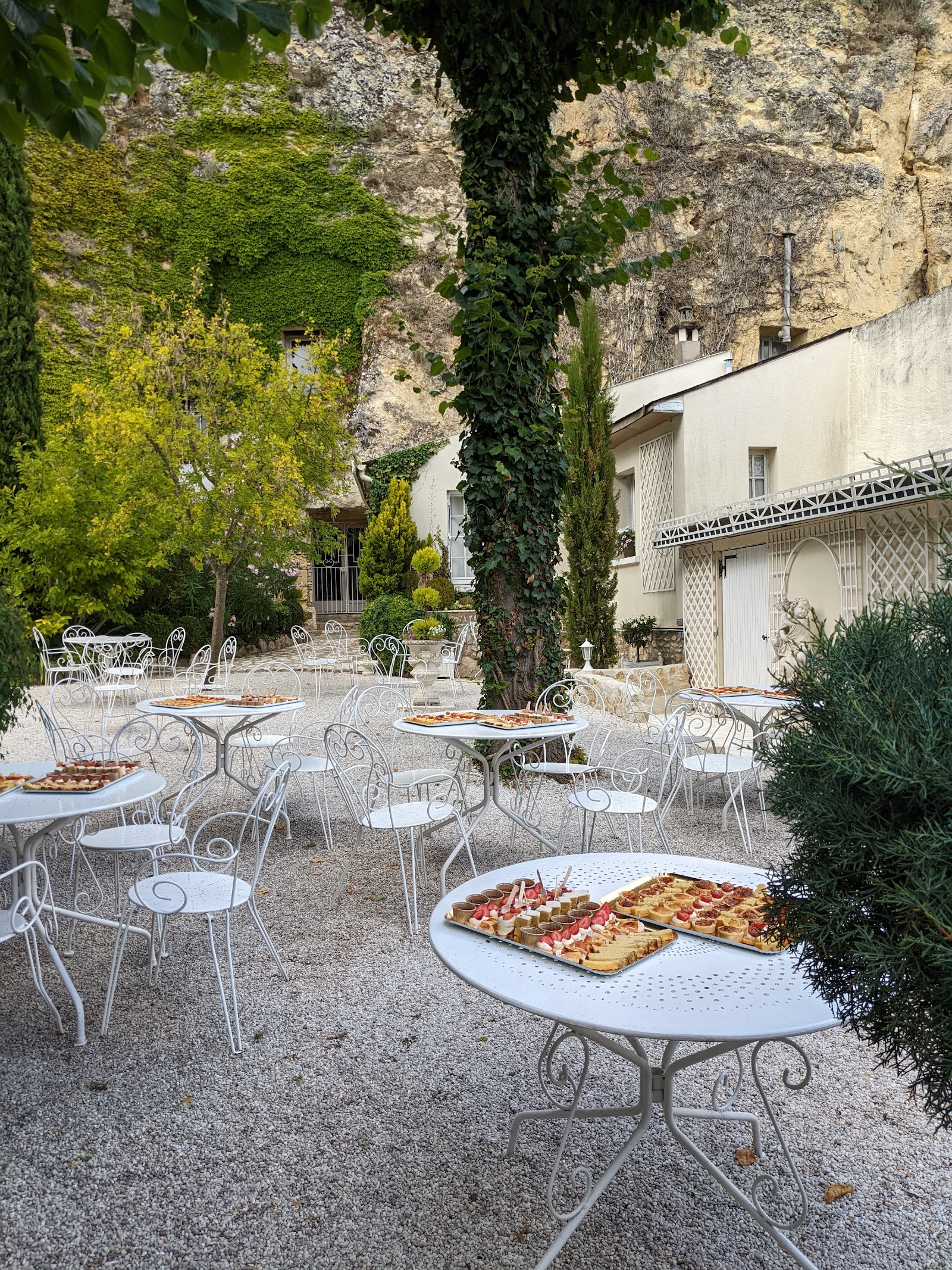 La Grotte de la Roche aux Fées