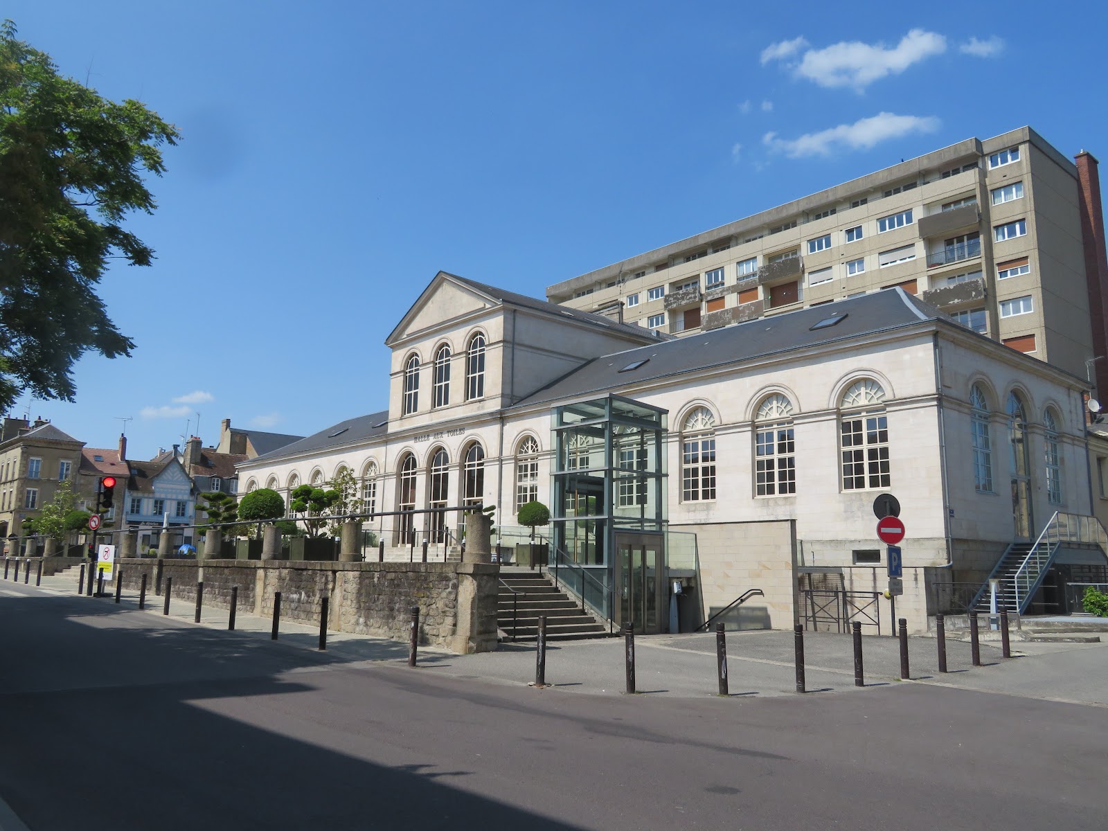 Halle aux Toiles