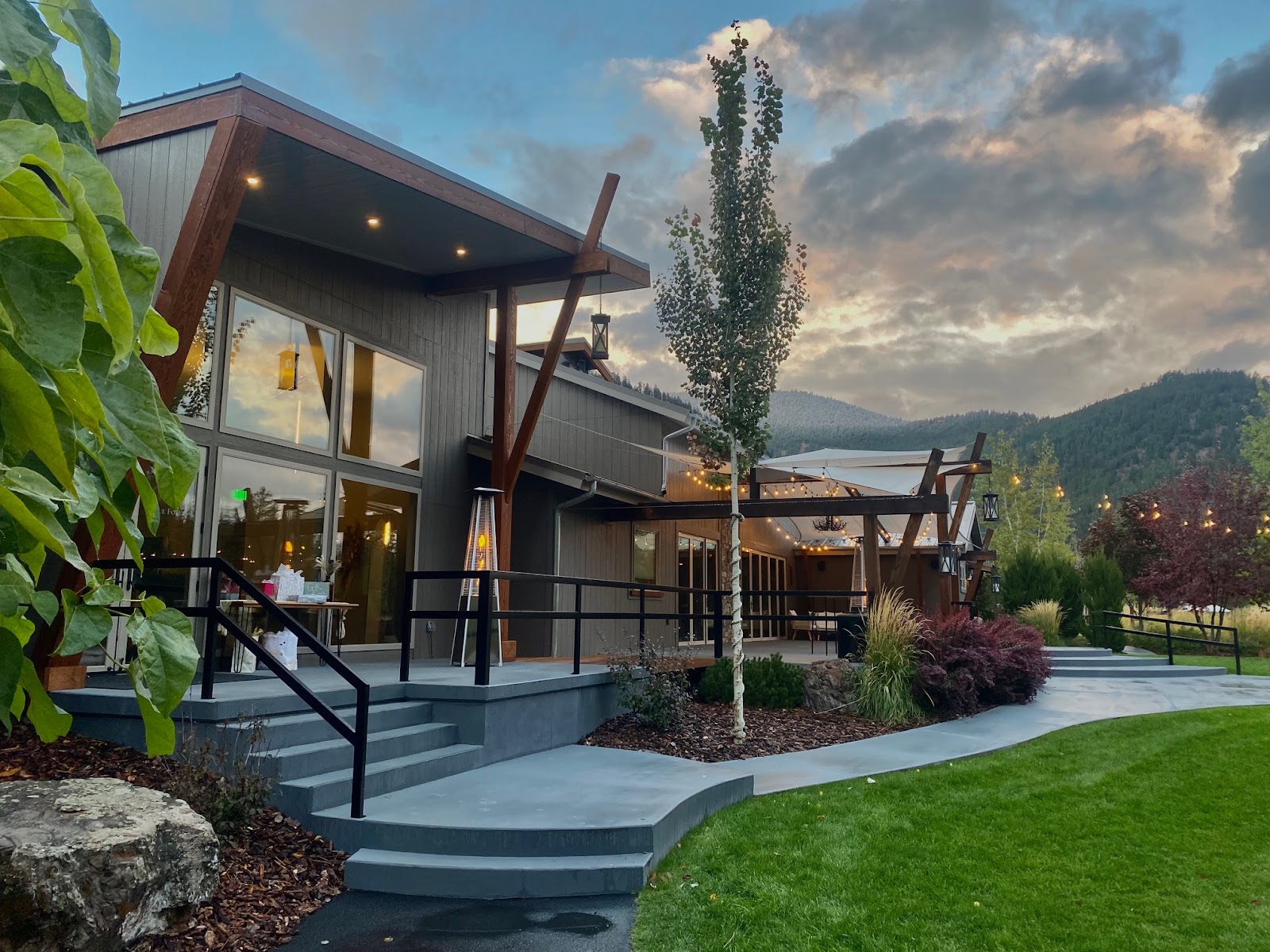 White Raven Venue & Retreat