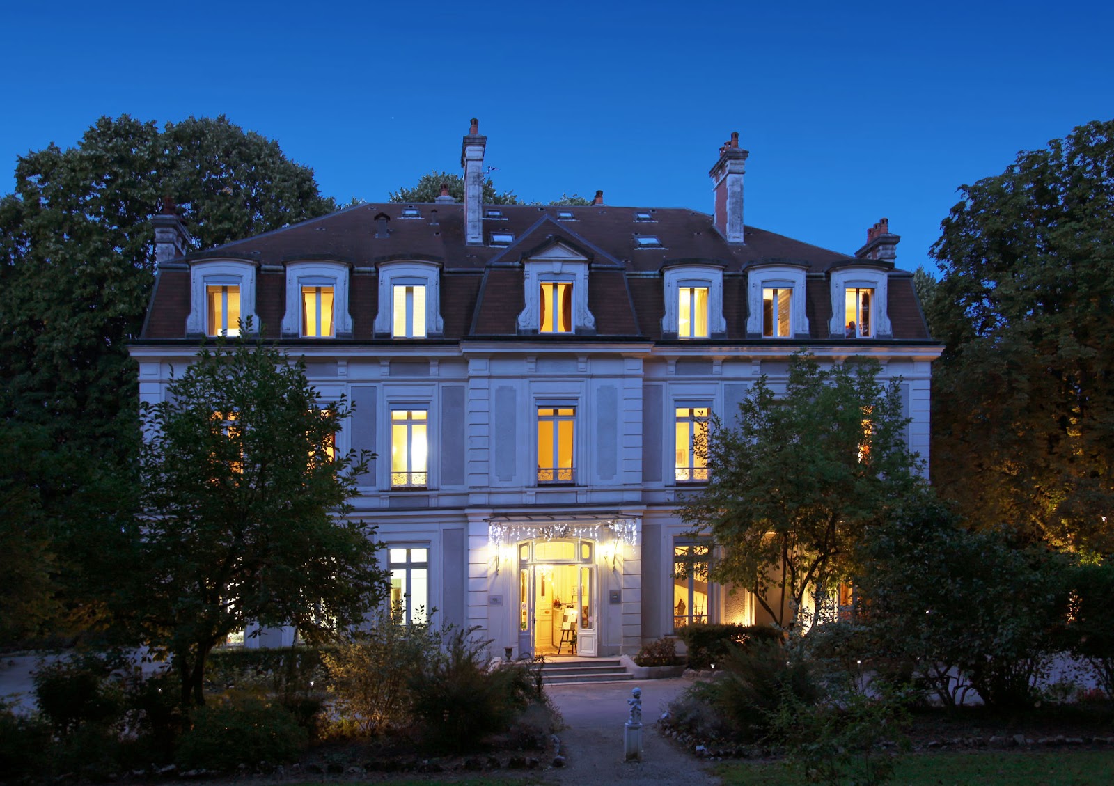 Château De La Dame Blanche