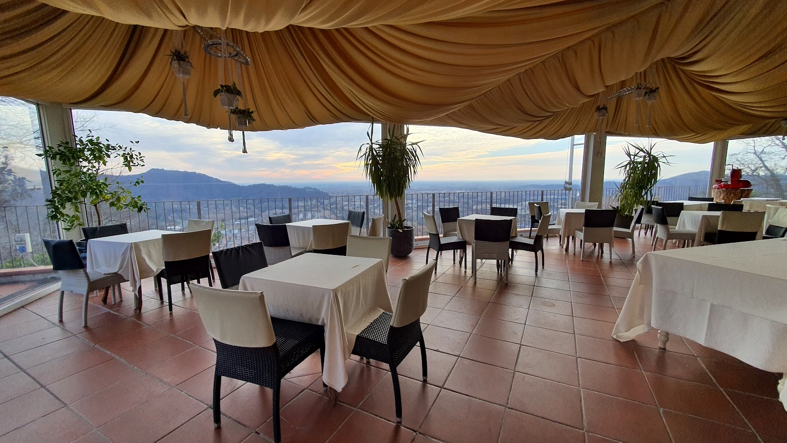 Castello Malvezzi, wedding venues, Lombardy