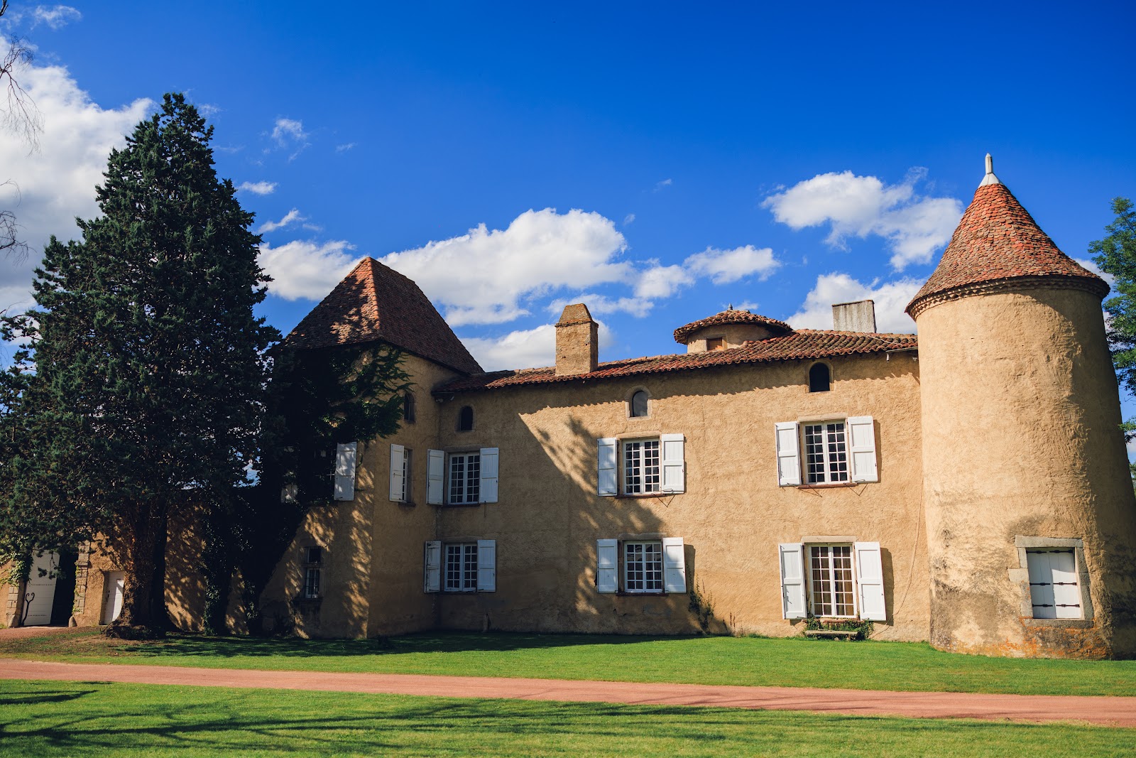 Castle Montrouge, قاعات أعراس, أوفرني-رون ألب