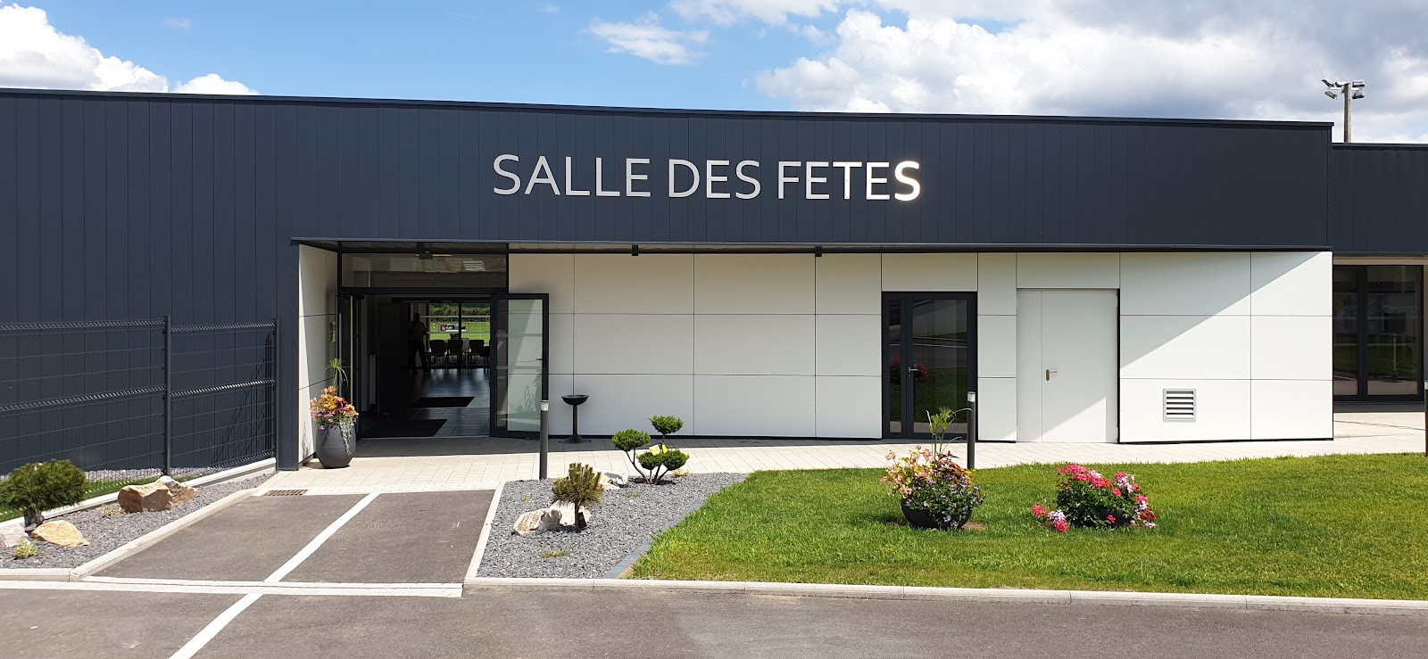 Salle des fêtes de Niedermodern, قاعات أعراس, الشرق الكبير