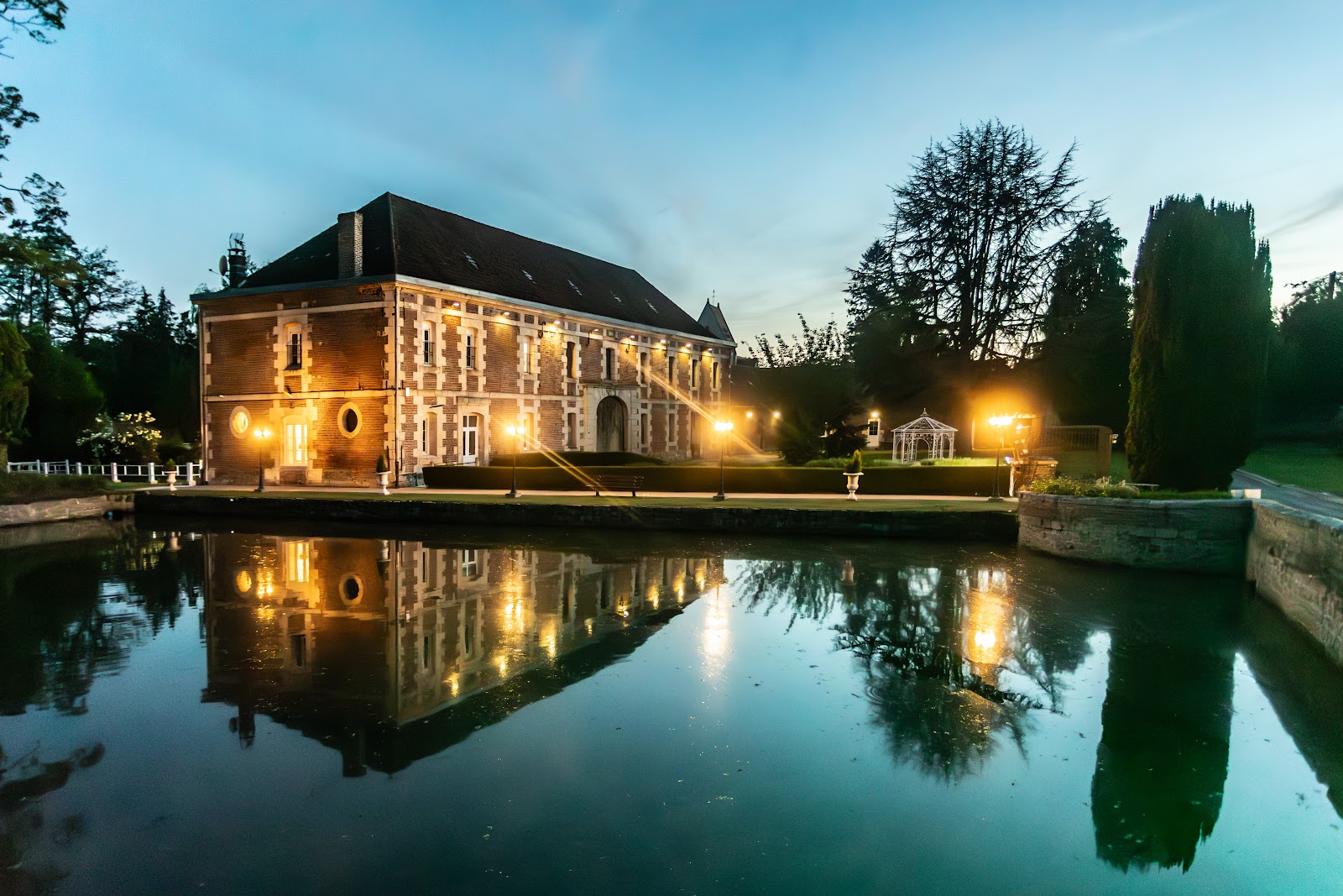 Château De Quesmy - Marriage, Gîtes Et Chambres D'hôtes De Charme En Picardie
