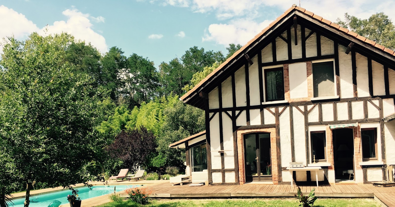 Coco Barn Wood Lodge
